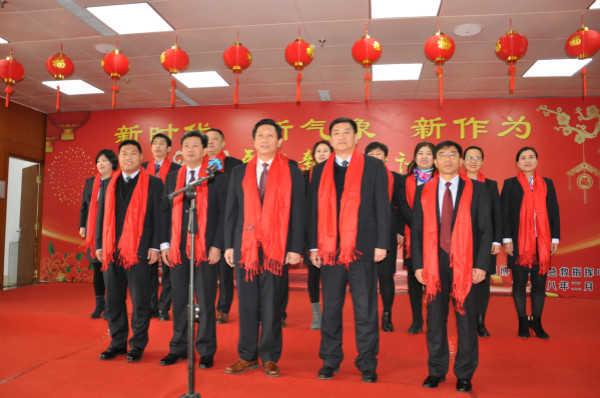 中心領導和中層干部合唱《團結就是力量》.jpg