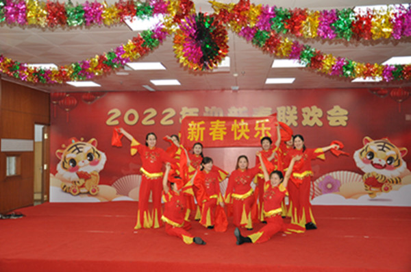 2.開場舞《歡樂中國年》.JPG