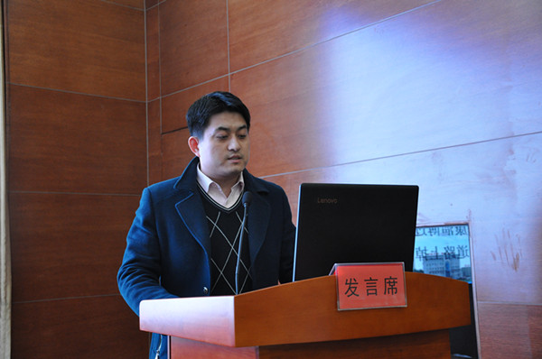 市中西醫(yī)結合醫(yī)院急診科主任張成寶同志作報告