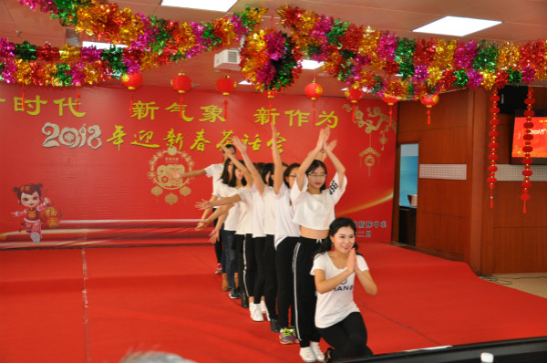 調(diào)度科青春美少女們熱情激昂的《CiliCili》
