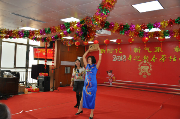 呂偉華的魔術(shù)《空箱出寶》