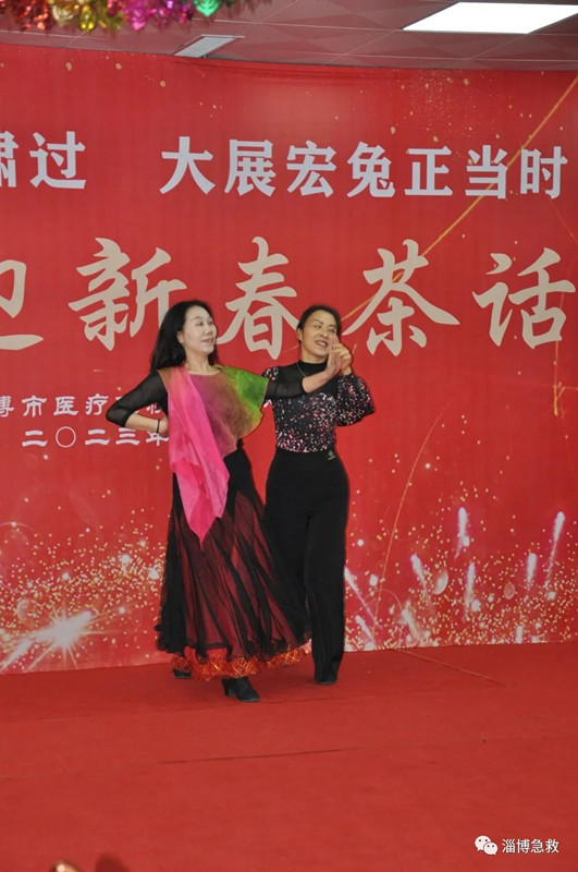 8.王麗華 李愛英舞蹈《聽聞遠(yuǎn)方有你》