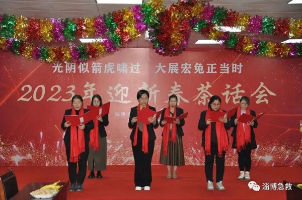 13.孟云云 劉萍萍等詩(shī)朗誦《生命無(wú)法等待，我們必須堅(jiān)守》